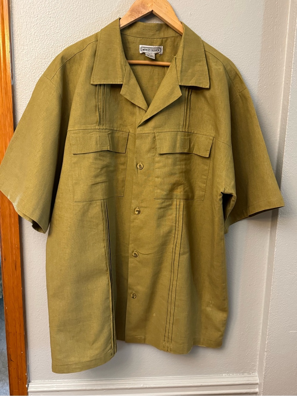 Vintage-Inspired Olive Green Short-Sleeve Dress Shirt